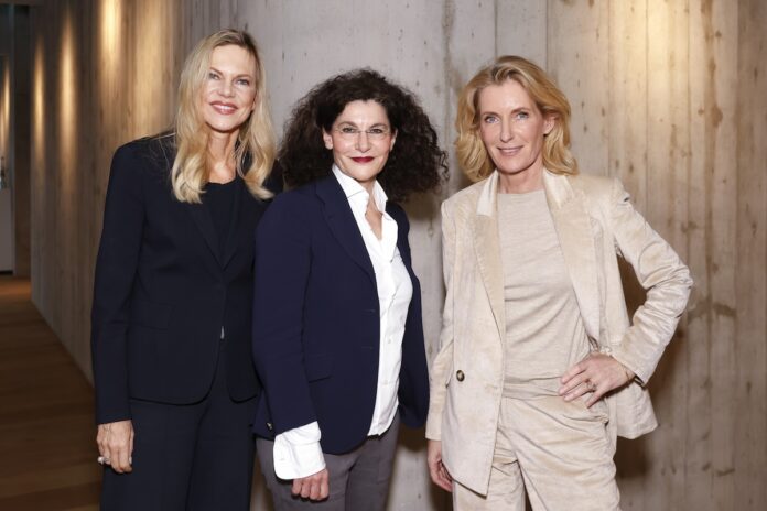 (v.l.n.r): Longevity-Expertin Nina Ruge, CEO WELEDA Tina Müller und WELEDA Markenbotschafterin, Ärztin und Schauspielerin Maria Furtwängler © Franziska Krug/Getty Images for WELEDA