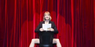 Spannung, Schreck und Schadenfreude Sabine Kaack feiert mit Der Geist der Mirabelle von Siegfried Lenz ein Literatur-Konzert mit Barockmusik und norddeutschem Charme. Fotograf Sinje Hasheider