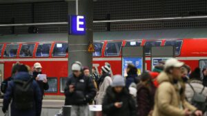 Polizeigewerkschaft für Deutschlandticket mit Passfoto