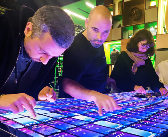 KI Lernen Daten Risiken in Unternehmen verstehen Der Einsatz von KI verschiebt, was Menschen wertvoll macht. | Bildrechte: SAPERED GmbH