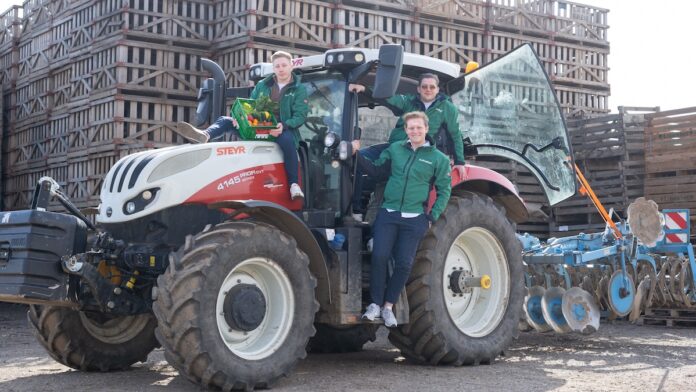 afreshed etepetete Logistik Expansion Deutschland Bild afreshed-Gründer, von links nach rechts: Maximilian Welzenbach, Lukas Forsthuber, Bernhard Bocksrucker (vorne). Bildcredits afreshed
