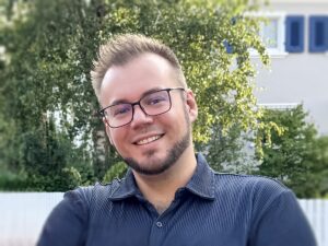 Von spezialisierten zu anpassungsfähigen KI-Systemen Reinforcement Learning André Biedenkapp Emmy Noether Förderung Bild: Dr. André Biedenkapp erhält Emmy Noether-Förderung der DFG. (Foto: André Biedenkapp, KIT)