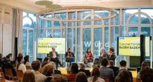 Neuer Mut für eine Welt im Wandel Zukunftsforum Baden-Baden bringt KI und Generationen Bildcredits/Fotograf: Simon Moebs