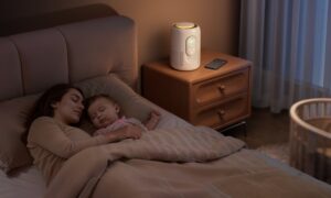 Baby Luftreiniger soll Kinderzimmer vor Pollen schützen Baby Luftreiniger für saubere Kinderzimmer Bild Im Schlafmodus arbeitet der Luftreiniger flüsterleise mit nur 21 dB Bildcredits: Momcozy