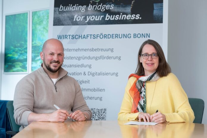 DIGITALHUB.DE Bonn baut Partnerschaft aus Von links nach rechts: Sven Wittich (Vorstand des DIGITALHUB.DE) & Victoria Appelbe (Amtsleitung, Wirtschaftsförderung Bonn), Copyright: DIGITALHUB.DE (2026)