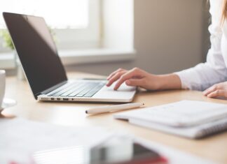 Personalisierung mit KI-Service-Portalen: Wie verändern sie den digitalen Support? Serviceportal und Personalisierung mit KI verbessern Image by hamonazaryan1 from Pixabay