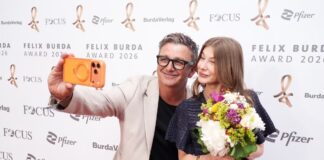 Felix Burda Award 2026: Prominente machen Mut gegen Darmkrebs Ehrenfelix-Preisträgerin Ronja Fleckenstein mit Laudator und Schauspieler Hans SiglCopyright Felix Burda Stiftung / Brauer Photos