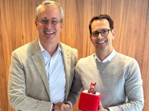 Tobias Wann führt tonies in nächste Wachstumsphase Tobias Wann CEO tonies bis 2029 bestätigt Tobias Wann (l)_Christian Bailly (r)_copyright tonies SE