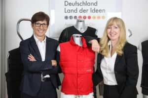 Kühlkleidung gegen Hitze für Beschäftigte Gründerinnen und Geschäftsführerinnen von pervormance international: Sabine Stein und Gabriele Renner