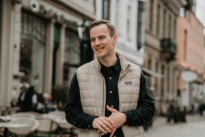 Vermögensaufbau: Finanzielle Bildung statt Trendkonsum Jan Moritz Becker