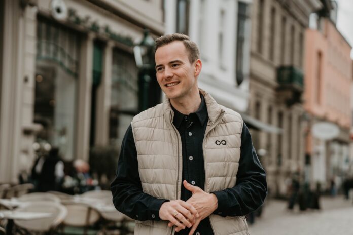 Vermögensaufbau: Finanzielle Bildung statt Trendkonsum Jan Moritz Becker