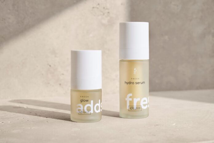 Summer Glow mit der richtigen Beauty-Routine für die Haut RINGANA - FRESH hydro serum und ADDS glow - Wertvolle Feuchtigkeit und zusätzliche Leuchtkraft für einen natürlich strahlenden Glow.
