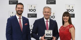 Innovation: PM-International erneut unter den TOP 100 v.l.n.r. Sascha Gamper, Christian Wulff, Anja Wunder Bildcredits PM-international AG