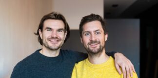 vly erweitert vegane J*ghurtdrinks um zwei neue Sorten Vegane J*ghurtdrinks: vly erweitert Sortiment BU: v. l. Nicolas Hartmann und Moritz Braunwarth, Gründer und Geschäftsführer von vly. Copyright: Marc Stickler