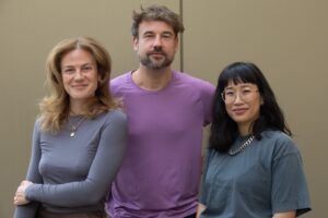 App für Frauen: Frieda Menova jetzt auf Rezept Bild Gründer*innen von Frieda Health: Valentina Ullrich, Kai Schulze-Wundling & Thanh Schrader-Nguyen (v.l.n.r.)