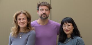 Wechseljahre: Therapie-App gegen Hitzewallungen gibt es jetzt auf Rezept App für Frauen: Frieda Menova jetzt auf Rezept Bild Gründer*innen von Frieda Health: Valentina Ullrich, Kai Schulze-Wundling & Thanh Schrader-Nguyen (v.l.n.r.)