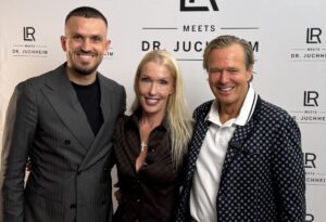 Live Shopping: Vertriebspartner bei LR Health & Beauty Bild LR meets Dr. Juchheim Live Shopping v.l. Aiko Düselder, Dr. med. Jürgen Juchheim und Kerstin Halefeldt