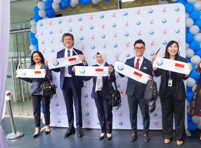Vertriebspartner: PM-International wächst in Jakarta Ribbon Cutting